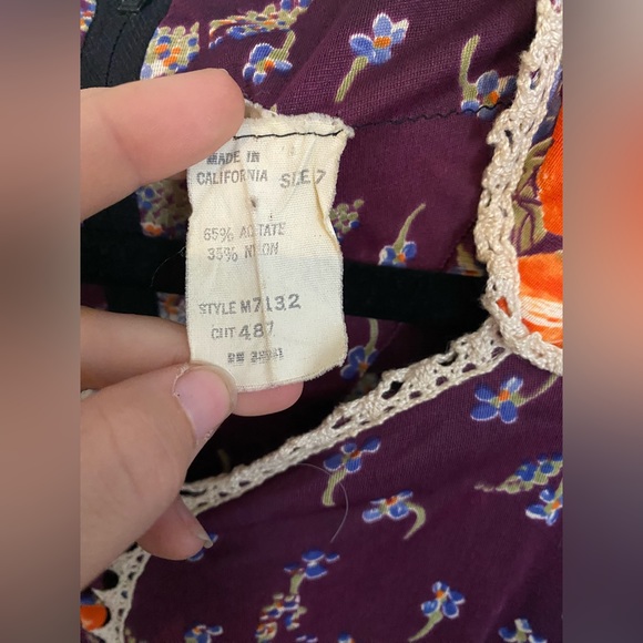 Vintage purple floral dress with bell sleeves - Picture 4 of 5